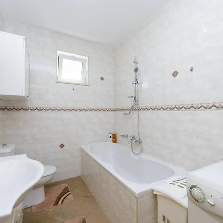 Tija - Two Bedroom With Balcony And Partial Sea View A4 2 아파트